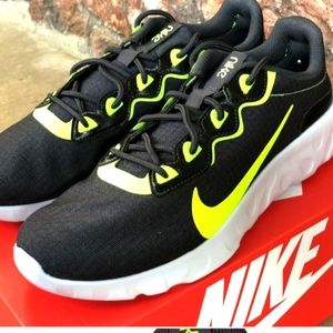 BRAND NEW IN BOX NEVER WORE NIKE REACT LIVE